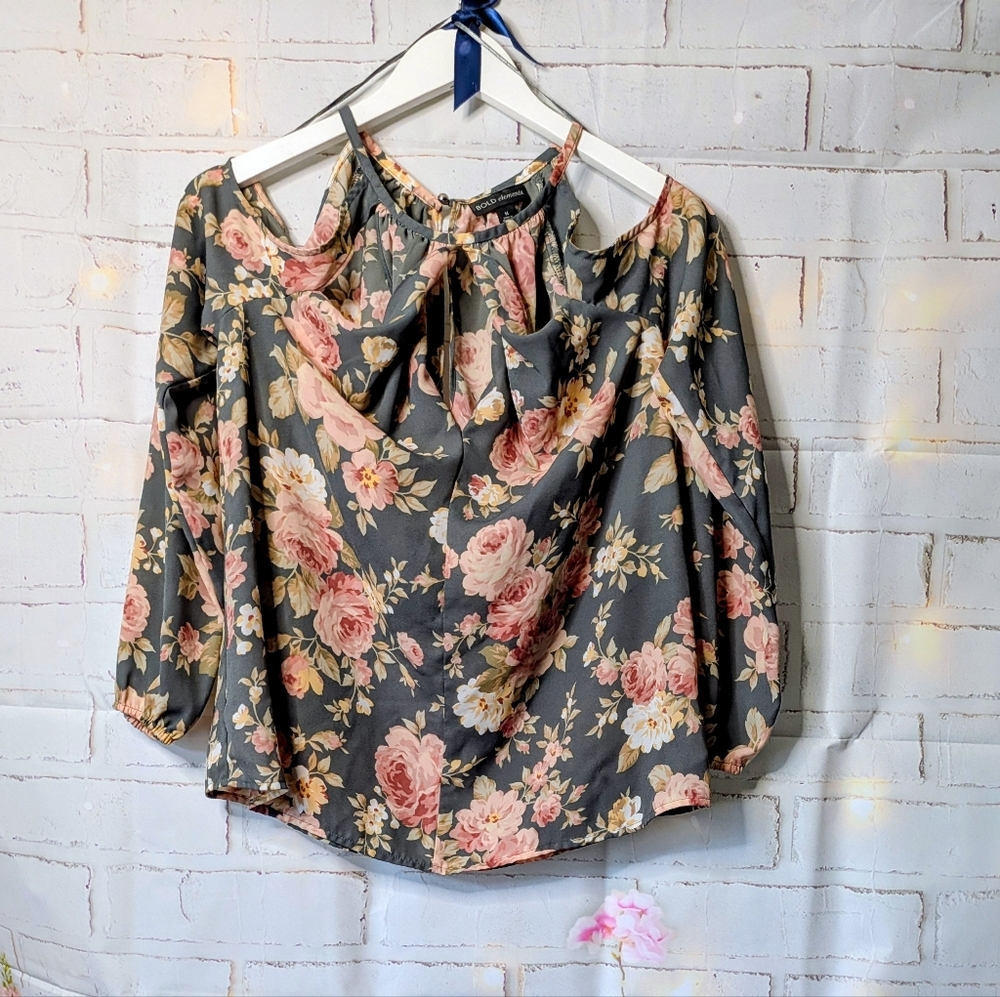 BOLD Elements Floral Cutout Blouse - Pink and Cream on Gray